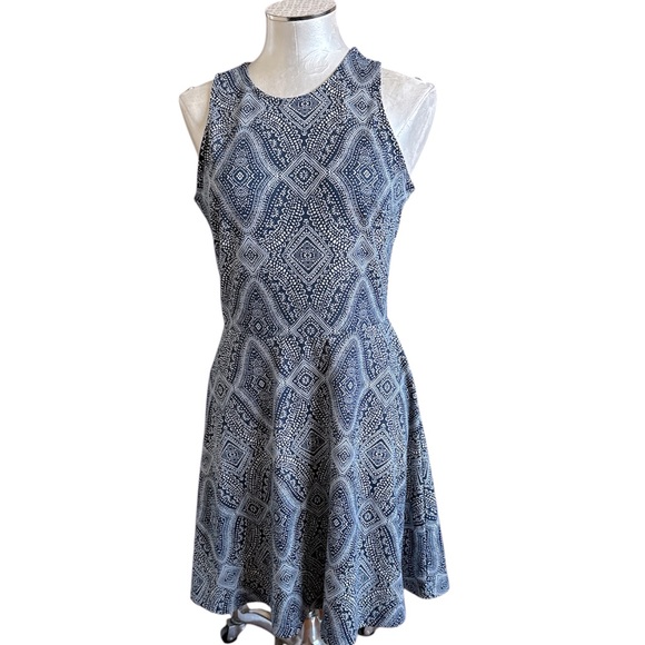 H&M Women’s Dress Blue White Print Sleeveless Fit and Flare Racerback Like New M - Picture 1 of 13
